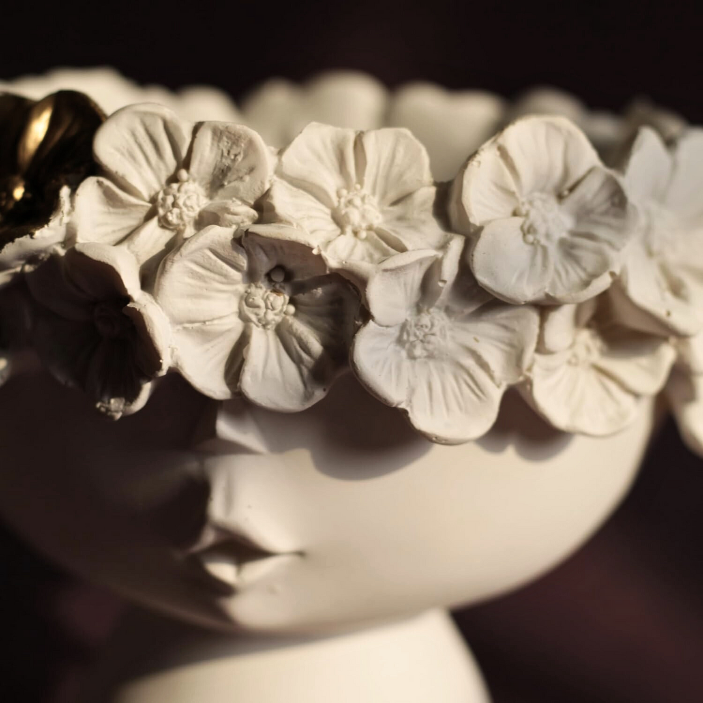 WHITE QUEEN VASE