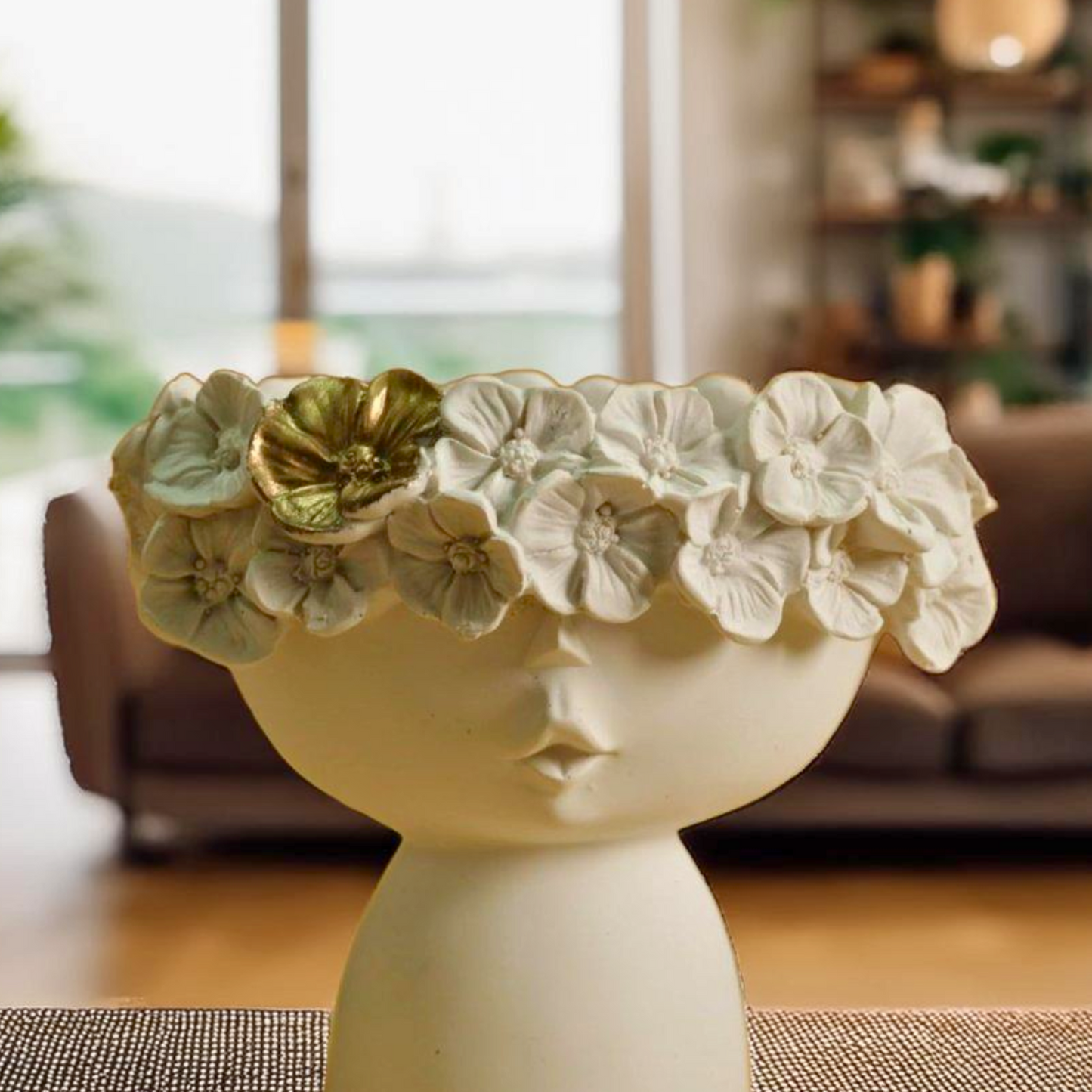 WHITE QUEEN VASE