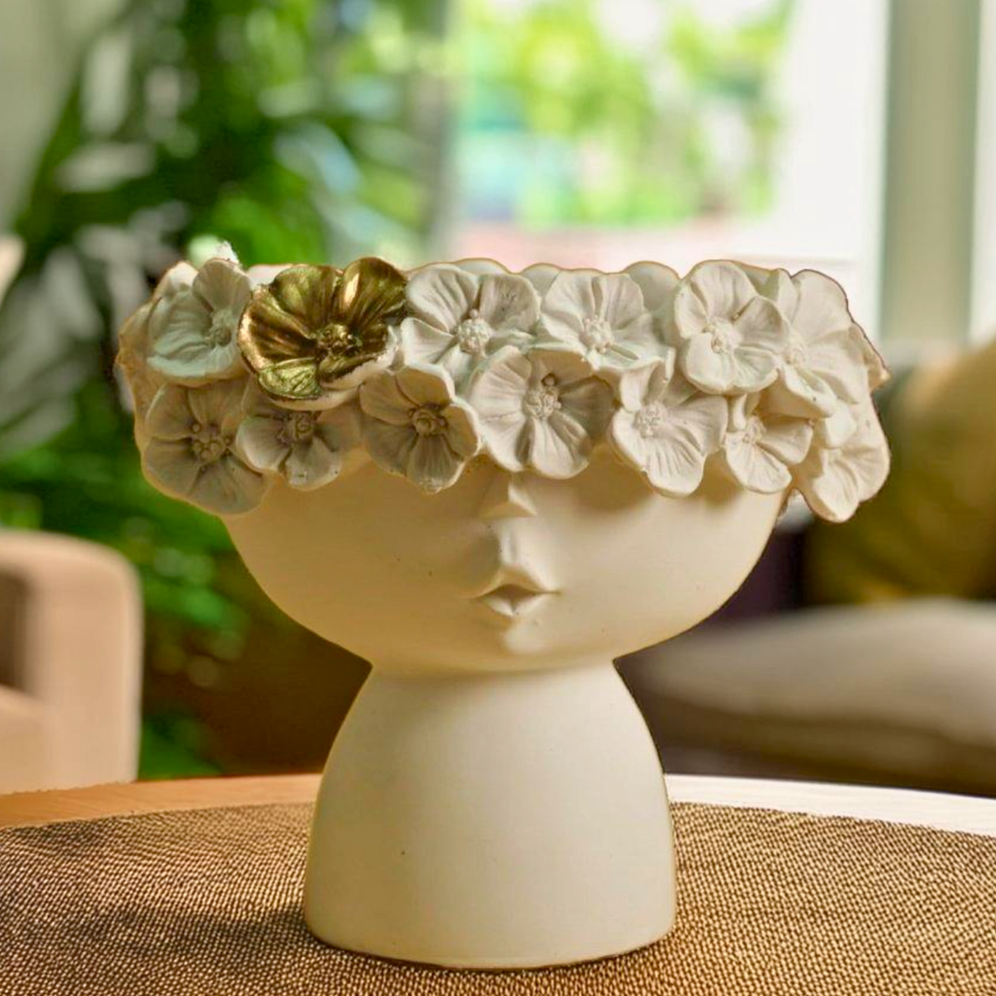 WHITE QUEEN VASE