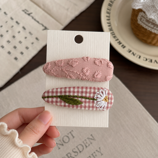 Embroidered Chequered Clip Set
