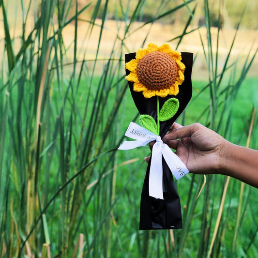 CROCHET SUNFLOWER BOUQUET - BLACK WRAP